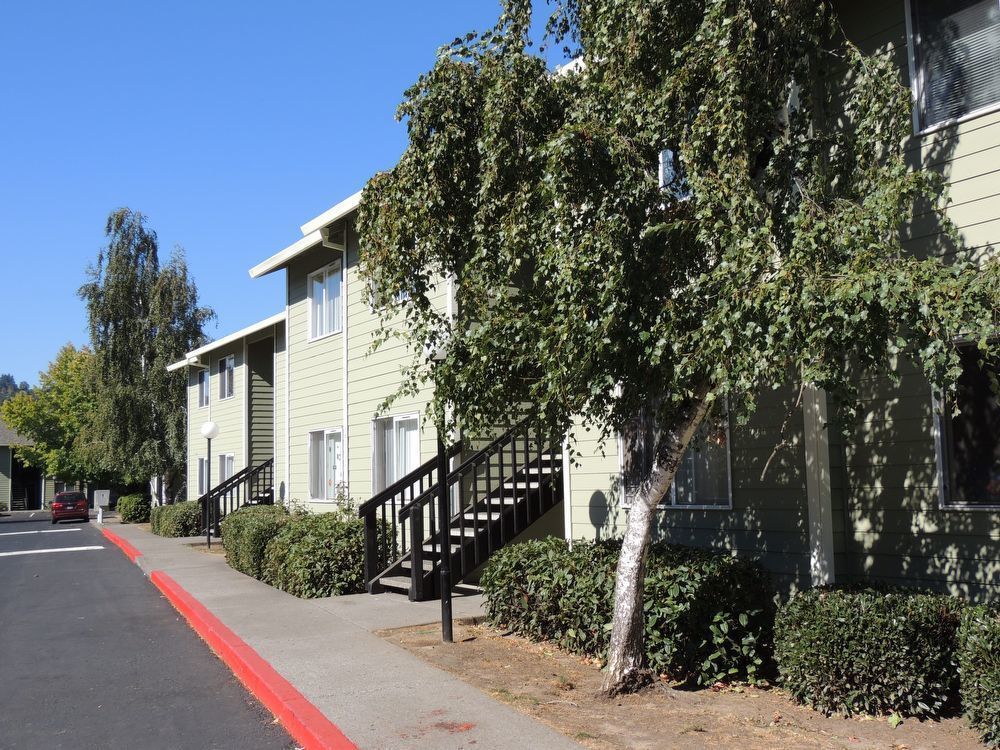 gresham-village-square Image 2