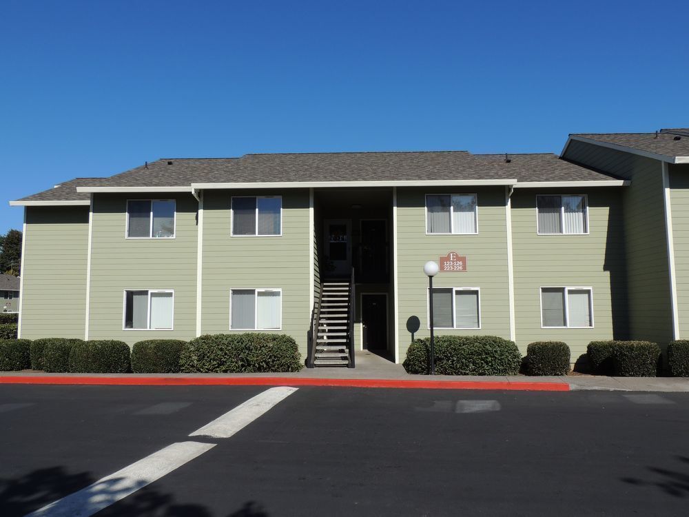 gresham-village-square Image 3