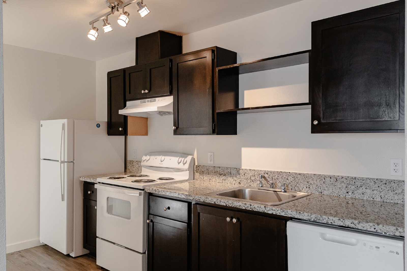 d-street-salal-apartments Image 3