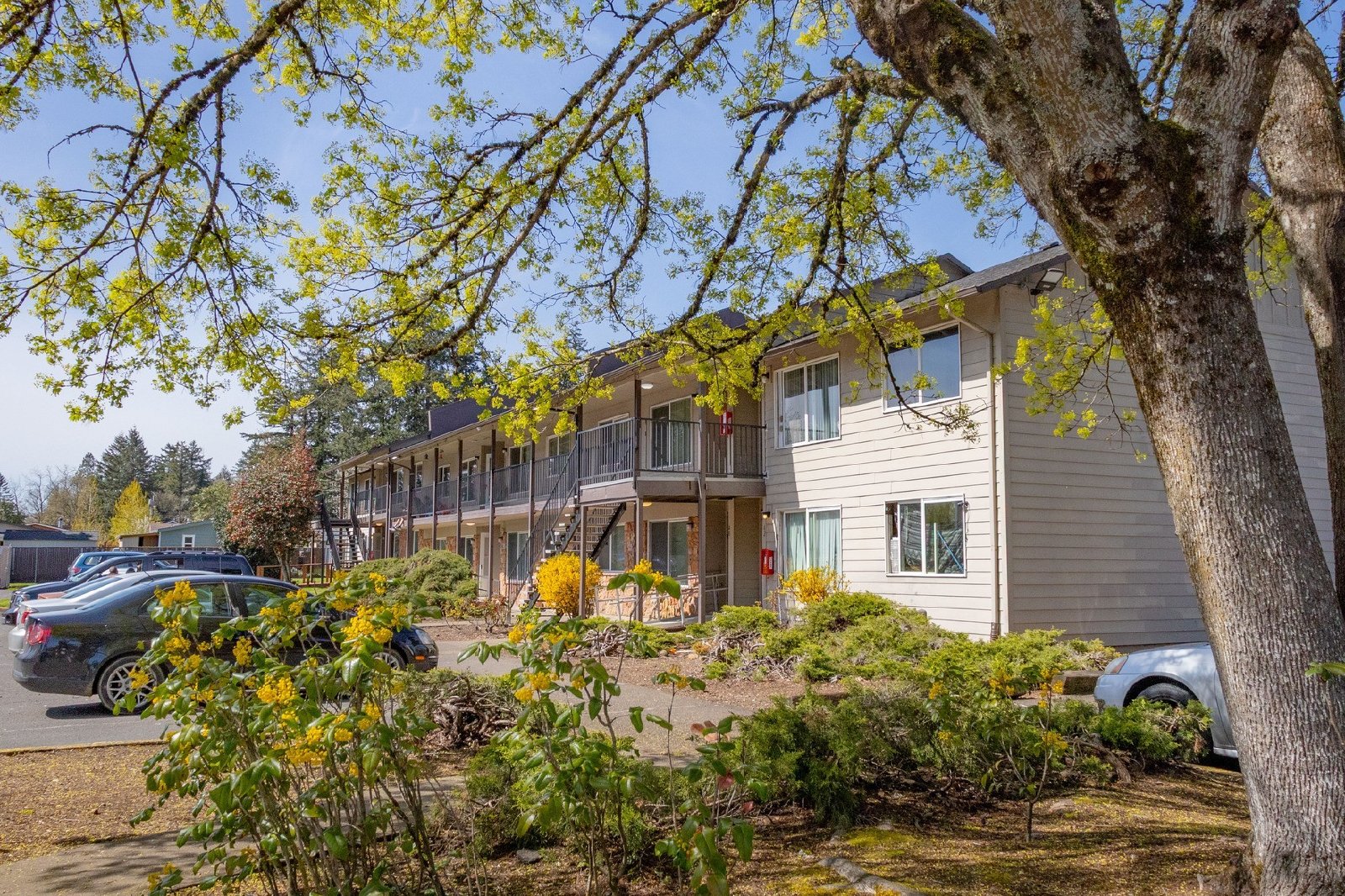 scott-crest-plaza-apartments Image 1