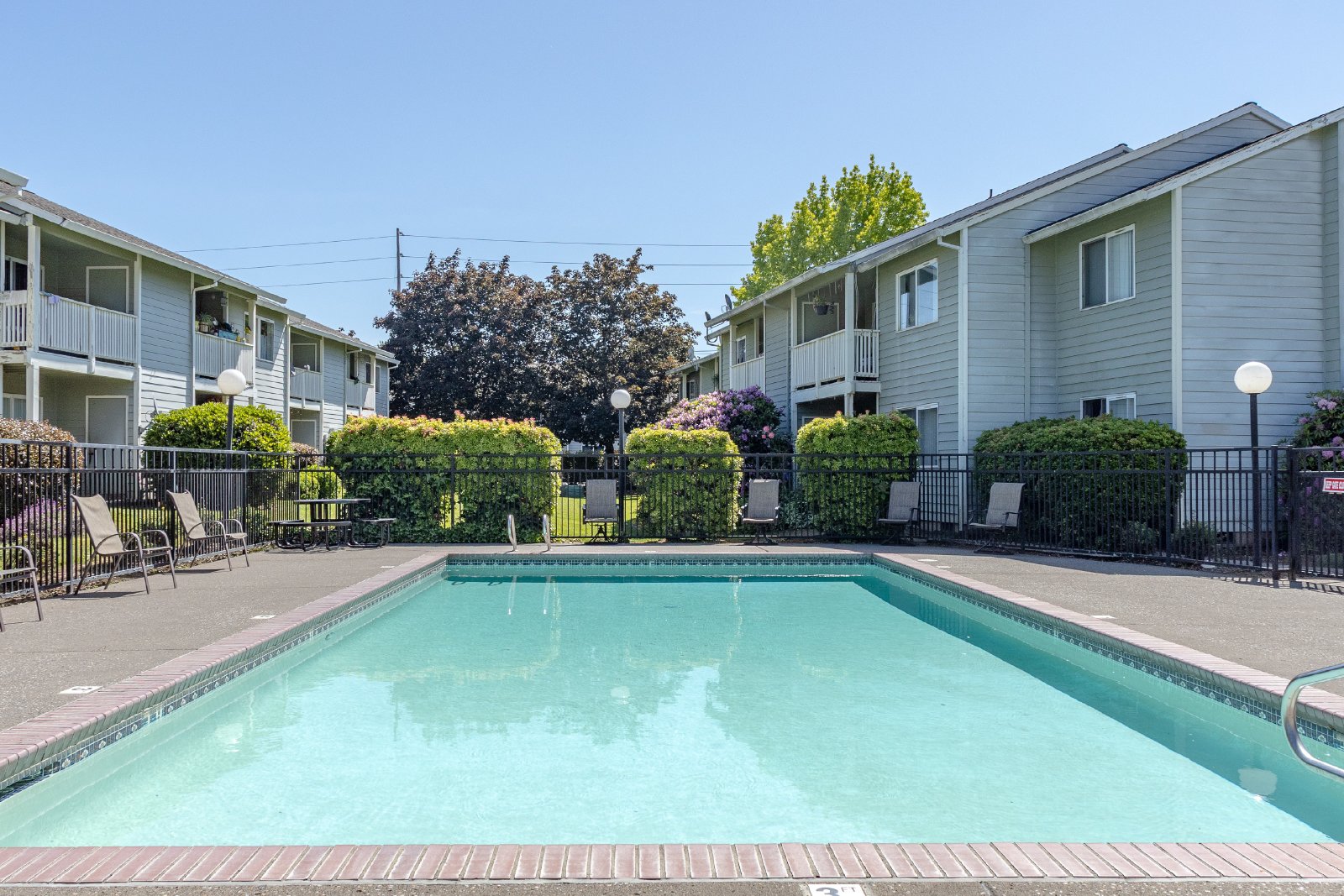 gresham-village-square Image 1